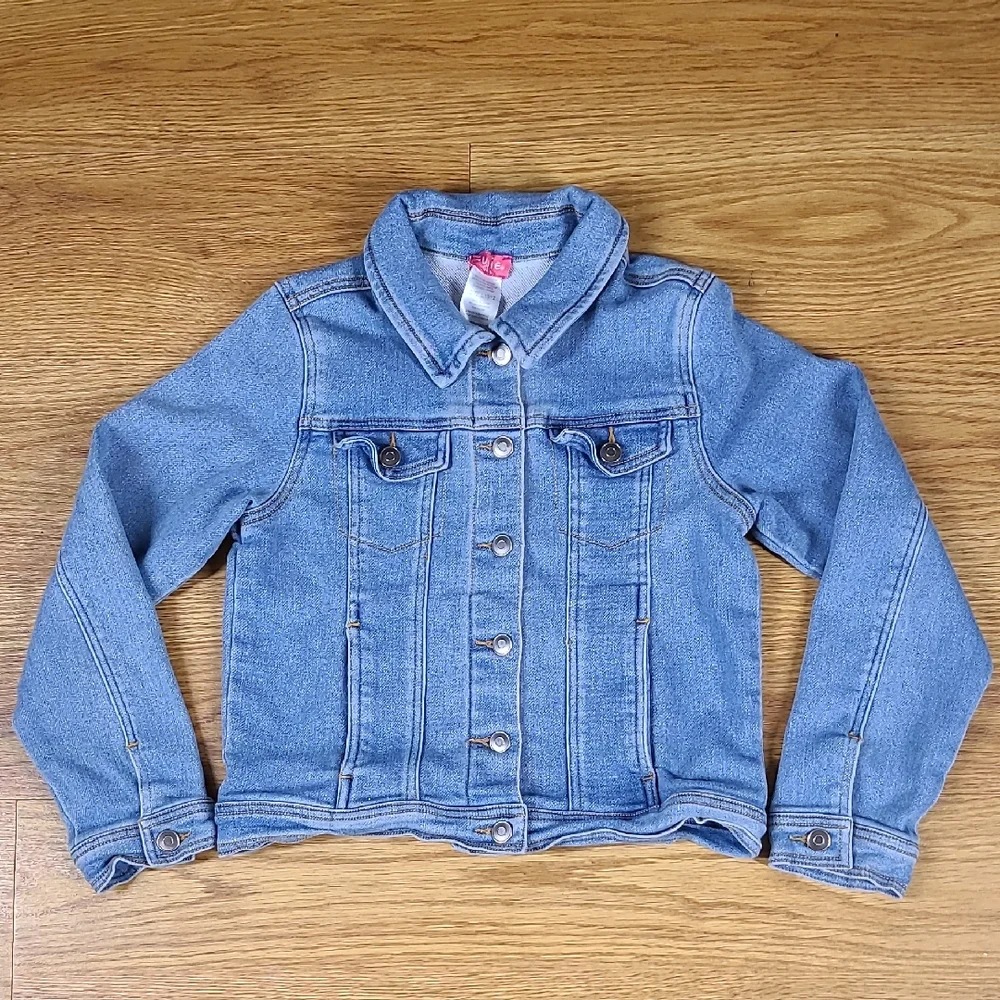 ZUNIE, L, 10/12, GIRLS 2022 BUTTON STRECH DENIM JEAN PRE-OWNED TRUCKER JACKET